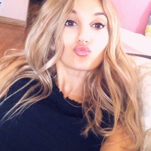 Meet your Posher, Roxanne